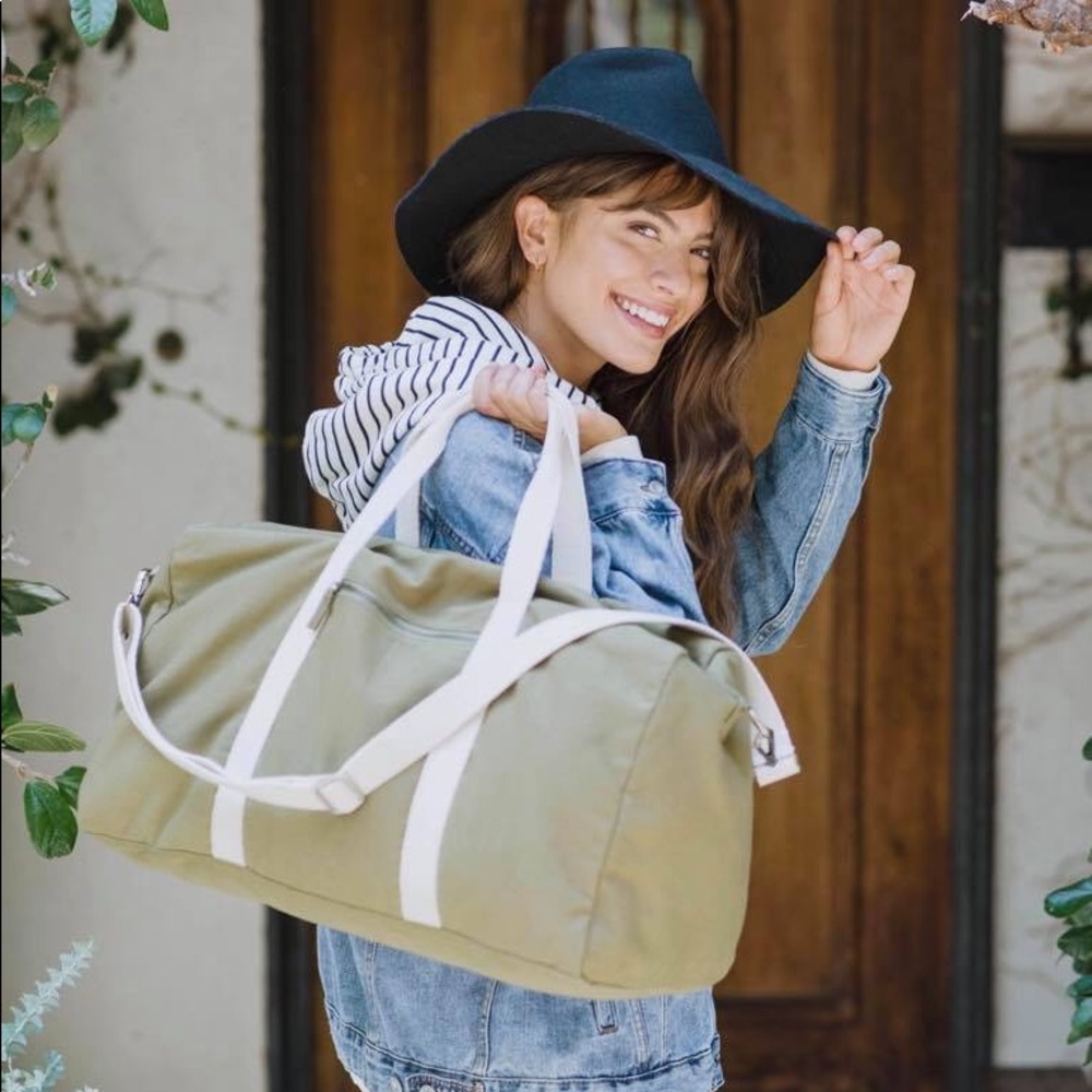 Weekender duffel green - fall Causebox